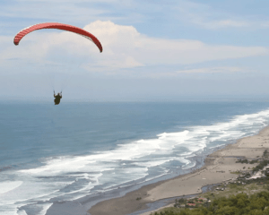 Paragliding on Watugupit