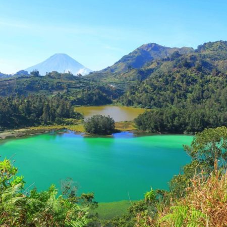 The color lake of Dieng plateau